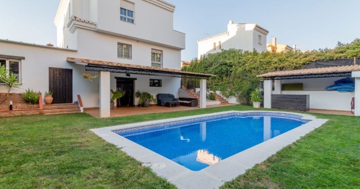 Chalet independiente en venta en Granada