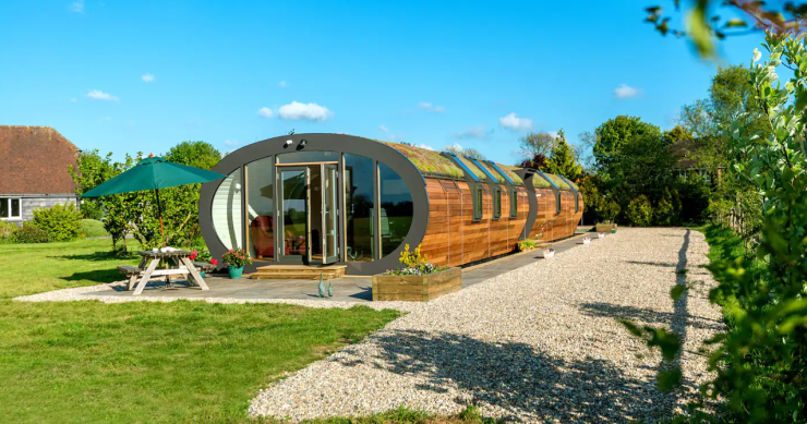 Bumble Barn: Una casa-tubería de estilo suizo