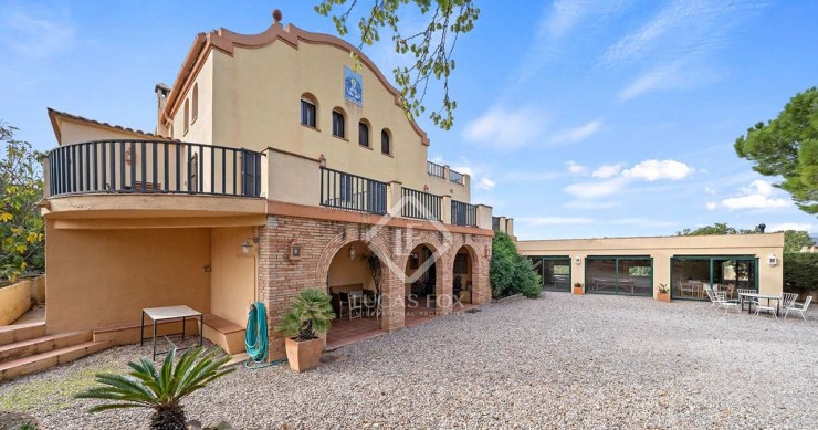 Spectacular country house with vineyards and olive trees for sale in Tarragona for €1.49 million
