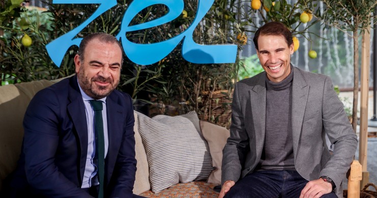 Archivo - El Consejero Delegado de Meliá Hotels International, Gabriel Escarrer (i), y el tenista Rafa Nadal (d), en la presentación de un proyecto en común entre Meliá Hotels International y el tenista Rafa Nadal, a 15 de diciembre de 2022, en Madrid (Es