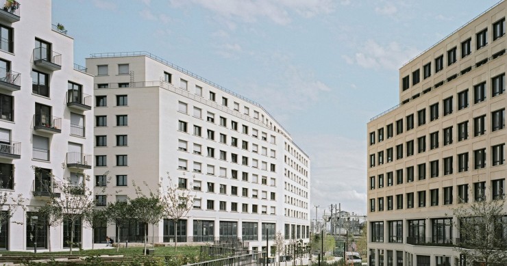 El conjunto Îlot Fertile está formado por cuatro bloques que albergan, entre otras, apartamentos, oficinas, albergue y residencia de estudiantes, restaurantes, polideportivo, etc.