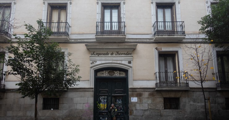 Archivo - La fachada de un edificio de viviendas.