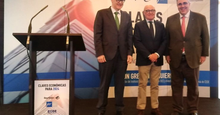 Pérez, García-Calzada e Izquierdo, de izquierda a derecha
