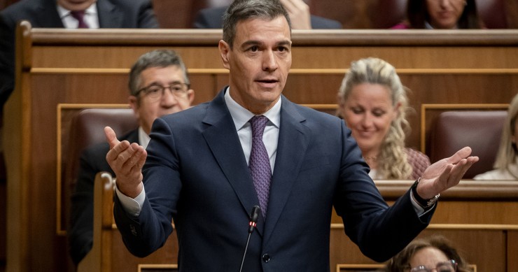 El presidente del Gobierno, Pedro Sánchez, interviene durante la sesión plenaria en el Congreso de los Diputados, a 21 de febrero de 2024, en Madrid (España). 