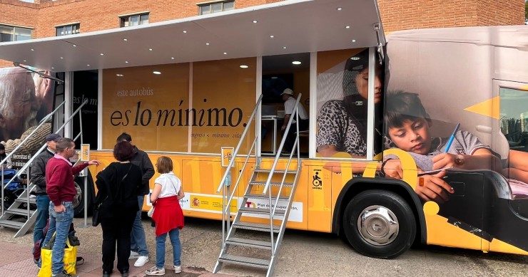 Un autobús informativo del Ingreso Mínimo Vital