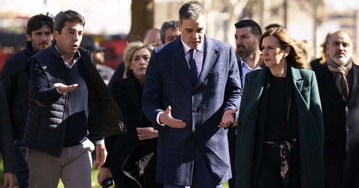 Las autoridades acuden al incendio del edificio de viviendas en Valencia