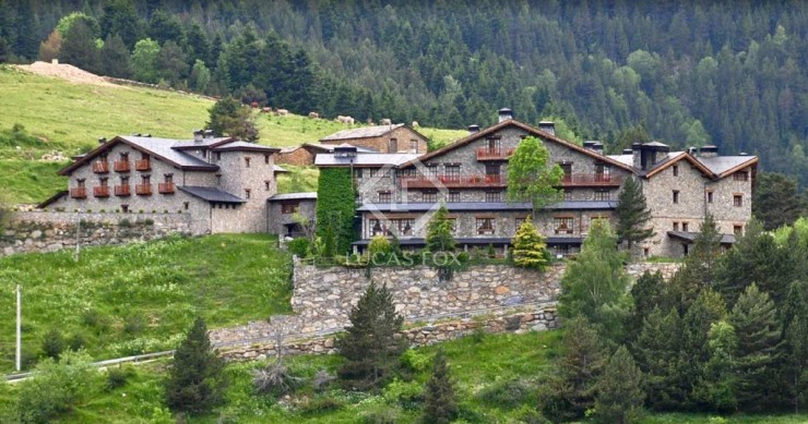 Hotel Ós de Civís & Spa - Andorra en venta por 14 millones