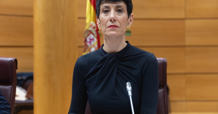 La ministra de Inclusión, Seguridad Social y Migraciones, Elma Saiz, durante la comisión de su departamento en el Senado, a 7 de marzo de 2024, en Madrid (España).