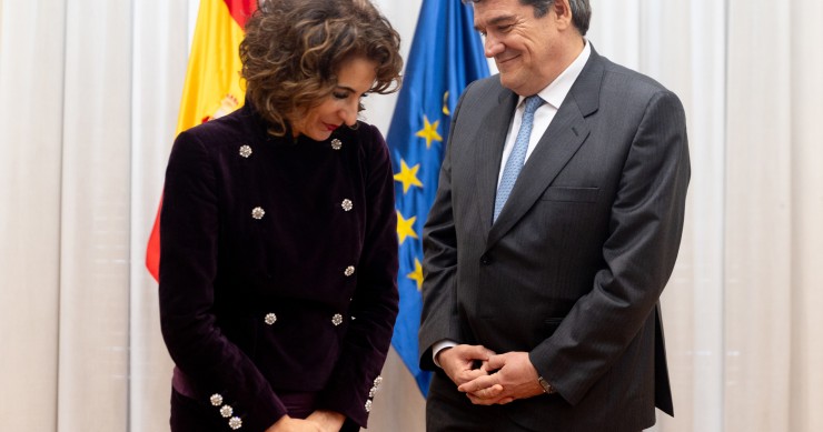 El ministro de Transformación Digital y Función Pública, José Luis Escrivá, y la vicepresidenta primera y ministra de Hacienda, María Jesús Montero.