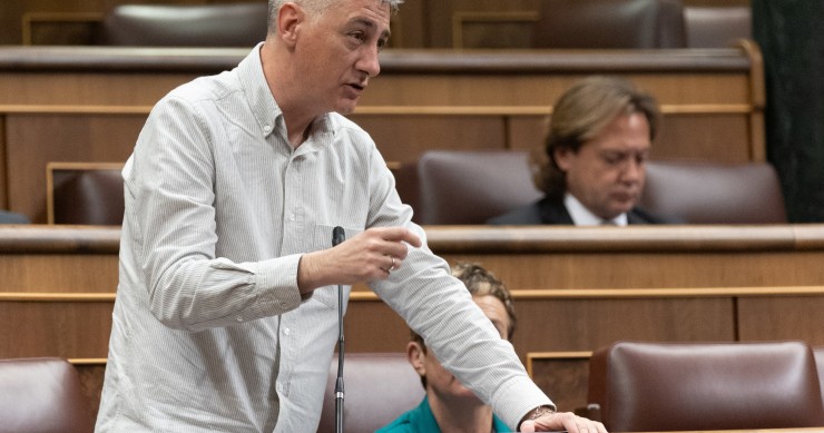 Archivo - El diputado de EH Bildu, Oskar Matute, interviene durante una sesión de control al Gobierno, en el Congreso de los Diputados