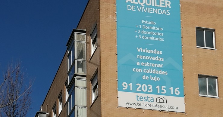 Cartel alquiler de viviendas