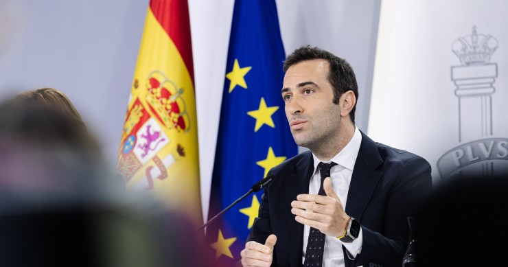 El ministro de Economía, Comercio y Empresa, Carlos Cuerpo, durante una rueda de prensa posterior a la reunión del Consejo de Ministros, a 14 de mayo de 2024, en Madrid (España). El Consejo de Ministros ha aprobado el anteproyecto de la Ley de universali