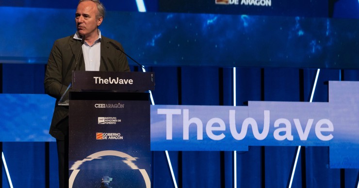El presidente del Gobierno de Aragón, Jorge Azcón, en el congreso 'The Wave'.