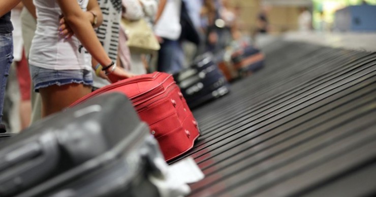 Arxiu - Imatge de turistes a l'aeroport.