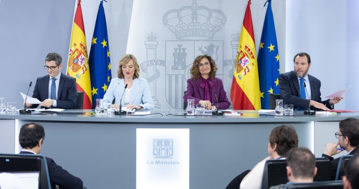 (I-D) El ministro de la Presidencia, Justicia y Relaciones con las Cortes, Félix Bolaños; la ministra de Educación y Formación Profesional, Pilar Alegría; la vicepresidenta cuarta y ministra de Hacienda, María Jesús Montero y el ministro de Transportes y 