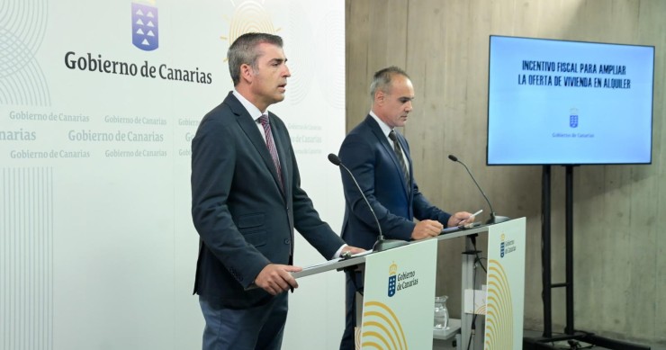 El vicepresidente de Canarias, Manuel Domínguez, y el comisionado del REF, José Ramón Barrera.