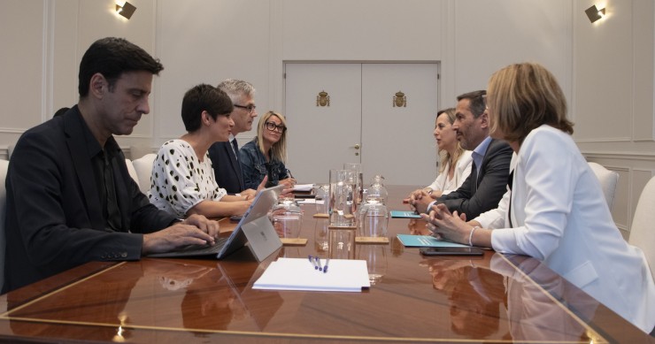La ministra de Vivienda y Agenda Urbana, Isabel Rodríguez, durante una reunión con el presidente de la Federación Nacional de Asociaciones Inmobiliarias (FAI), José María Alfaro. En Madrid, a 18 de junio de 2024.