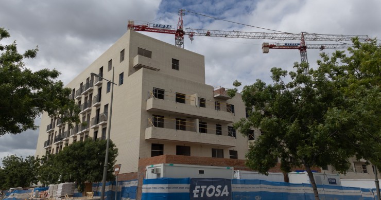 Archivo - Construcción de viviendas