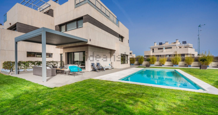 Chalet independiente en venta en camino de la Zarzuela