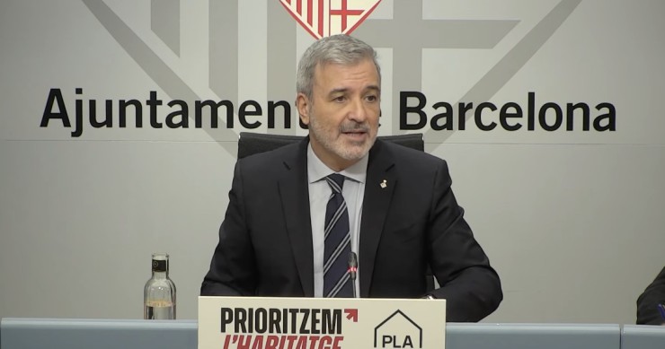 Collboni 'desmunta' la llei més polèmica de Colau i modifica per complet la reserva del 30% per a VPO