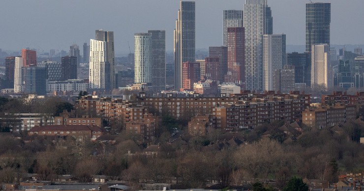 Vistas de Londres con las Torres Vauxhall al fondo
