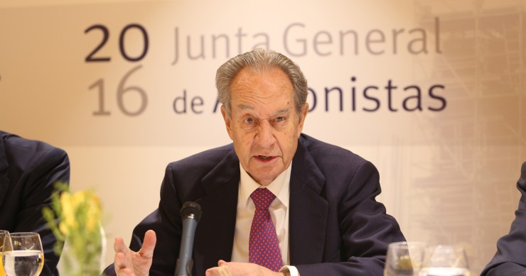 El presidente de OHL, Juan Miguel Villar Mir, ofrece una rueda de prensa con motivo de la celebración de la junta general de accionistas del grupo