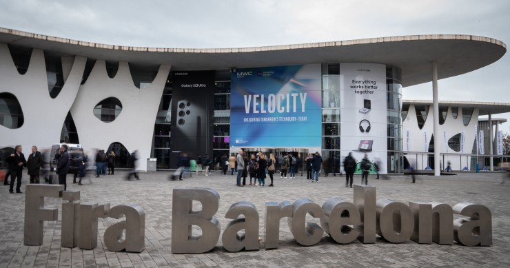 Arxiu - Lletres en què es llegeix: 'Fira Barcelona', en una de les entrades del Mobile World Congress (MWC) 2023, el 28 de febrer del 2023, a l'Hospitalet de Llobregat, Barcelona, Catalunya (Espanya).