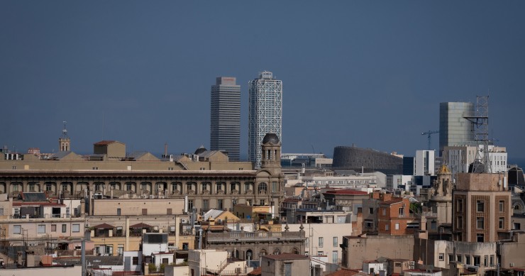 Archivo - Vista panorámica de Barcelona.
