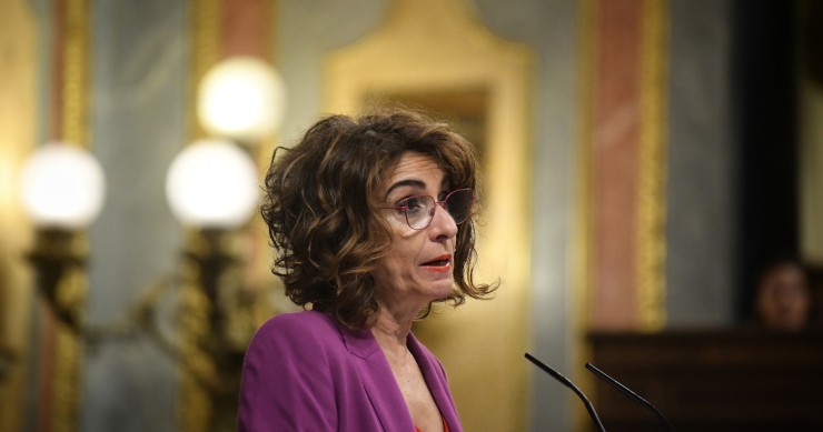 La vicepresidenta primera y ministra de Hacienda, María Jesús Montero, durante una sesión plenaria extraordinaria, en el Congreso de los Diputados, a 23 de julio de 2024, en Madrid (España). El Pleno del Congreso elige hoy, 23 de julio, a los diez nuevos 