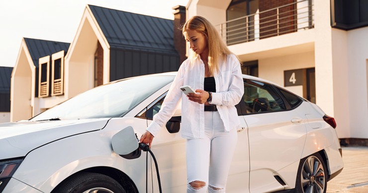 Cargar coche eléctrico en casa