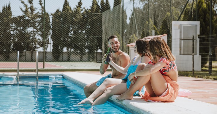 Piscina comunitaria inquilino moroso