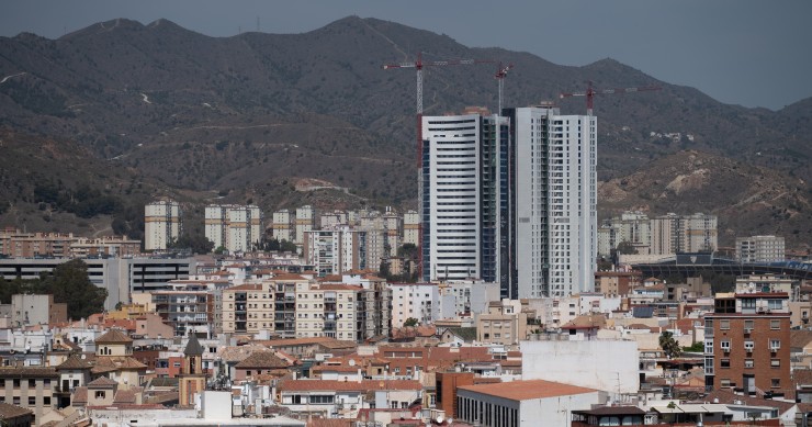 La oferta de alquiler de temporada se dispara mientras se hunde la permanente entre abril y junio de 2024