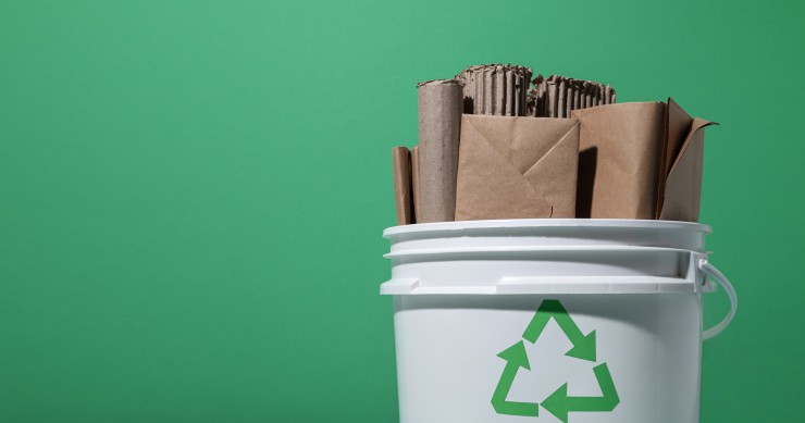 ¿Puedo cambiar los contenedores de basura de al lado de mi casa si me molestan