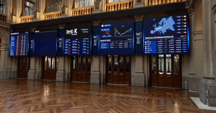Archivo - Paneles del Ibex 35 en el Palacio de la Bolsa, a 16 de abril de 2024, en Madrid (España).