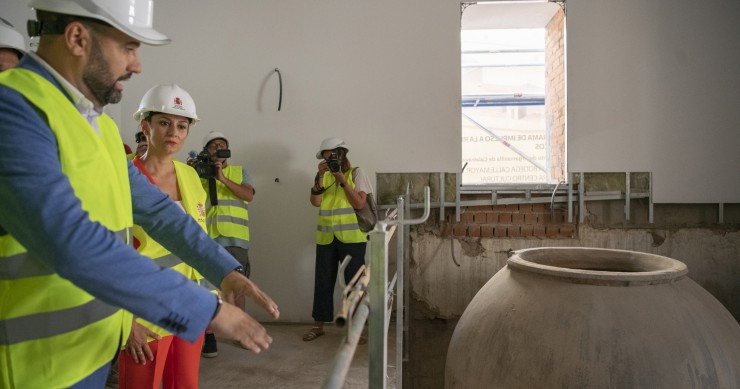 La ministra de Vivienda y Agenda Urbana del Gobierno de España, Isabel Rodríguez, en Argamasilla de Calatrava.