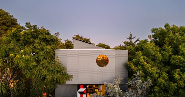 En Los Ángeles, una pareja de arquitectos ha dedicado las últimas dos décadas a la creación de su hogar familiar, conocido como la Casa Atwater.