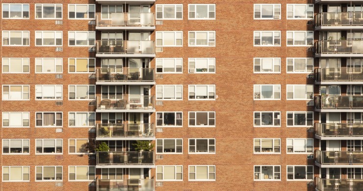 ¿Se puede prohibir la entrada a personas ajenas al edificio?