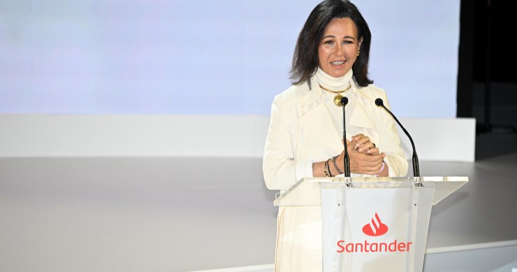 Archivo - Ana Patricia Botín habla durante la entrega de premios de la XVI Convocatoria "Euros de tu Nómina", a 11 de junio de 2024, en Madrid (España). 