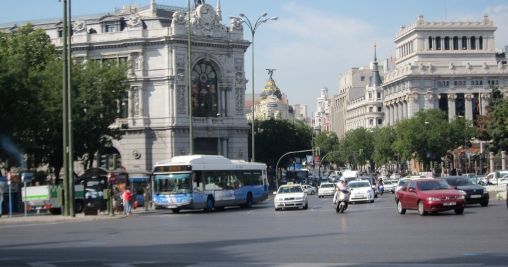 Archivo - Plaza De Cibeles Con Autobús De La EMT Y Banco De España