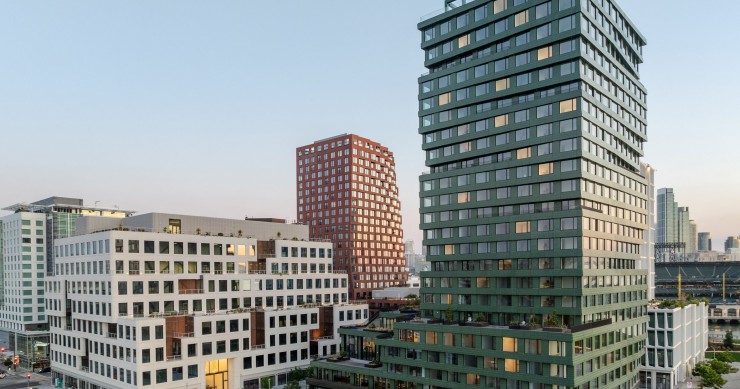 Verde es una torre de 23 plantas diseñada por Studio Gang, que se ha convertido en un elemento destacado de la primera fase de la urbanización Mission Rock en San Francisco.