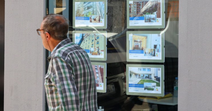 Exterior de una agencia inmobiliaria