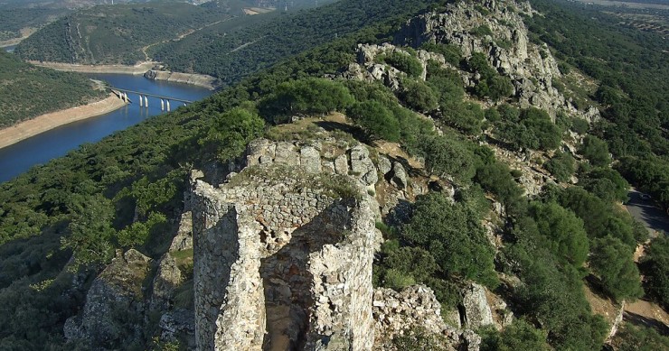 Escapadas a la naturaleza: Parque nacional de Monfragüe, yacimientos arqueológicos, observación de aves, senderismo 