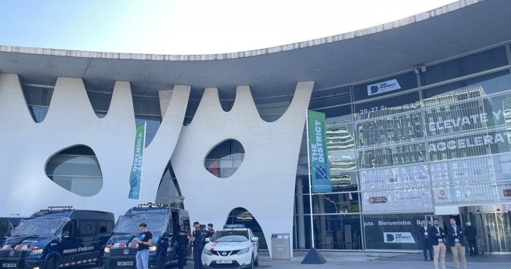 A la tercera va la vençuda: The District estrena edició a Barcelona sense aldarulls