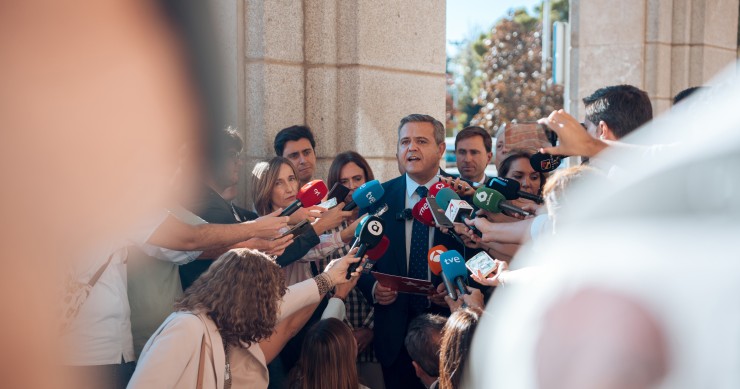 El consejero de Vivienda, Jorge Rodrigo, ofrece declaraciones a los medios a su llegada a la Conferencia Sectorial de Vivienda, en la sede del Ministerio, a 3 de octubre de 2024, en Madrid (España). 