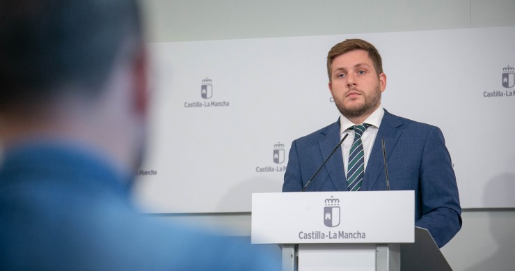El consejero de Fomento, Nacho Hernando, ha ofrecido una rueda de prensa, para dar cuenta de los acuerdos del Consejo de Gobierno relacionados con su departamento