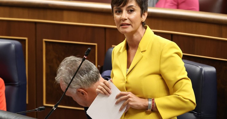 La ministra de Vivienda, Isabel Rodríguez, interviene durante una sesión de control al Gobierno, en el Congreso de los Diputados, a 25 de septiembre de 2024, en Madrid (España).