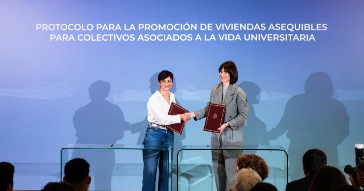 La ministra de Vivienda y Agenda Urbana, Isabel Rodríguez, y la ministra de Ciencia, Innovación y Universidades, Diana Morant,