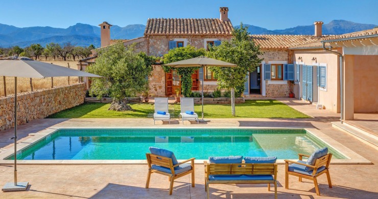 Half of holiday apartment owners in Spain support regulations to benefit local residents.