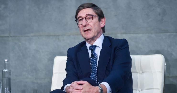 El presidente de CaixaBank, José Ignacio Goirigolzarri, durante la celebración del 20º aniversario de la creación de la fundación de la red de firmas PWC, en el Auditorio Rafael del Pino, a 16 de octubre de 2024, en Madrid (España).