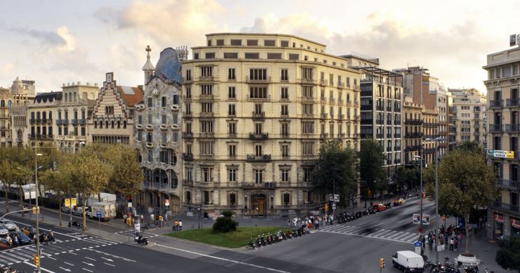 La família ex propietària de Chupa Chups compra l'edifici contigu a la Casa Batlló a Barcelona